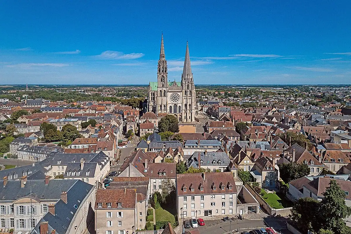 Chartres vue depuis l'espace public