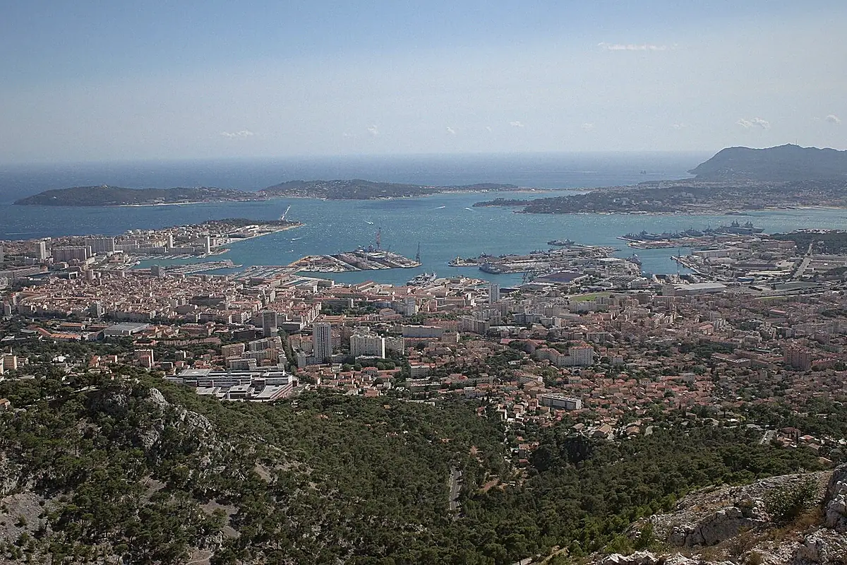 Toulon vue depuis l'espace public