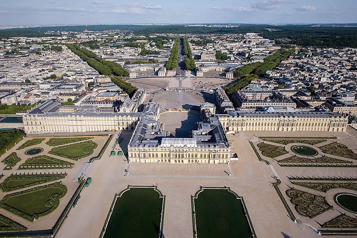 Versailles vue depuis l'espace public