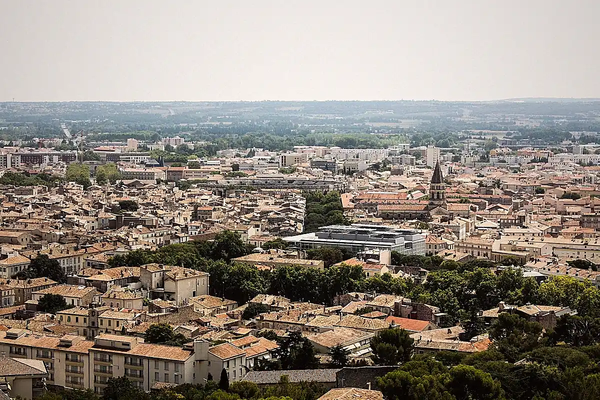 Nîmes vue depuis l'espace public